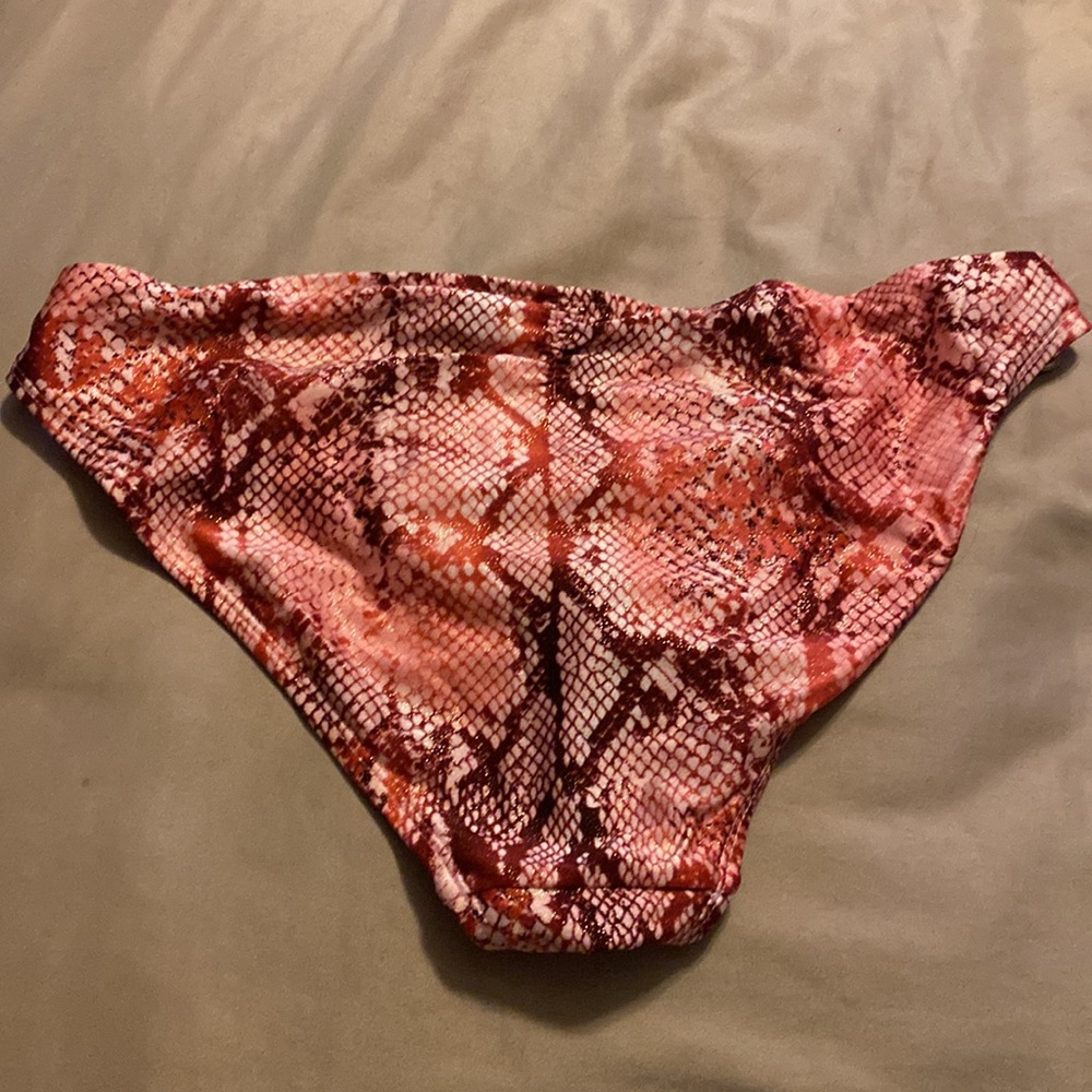 Cute bikini! - Picture 6 of 7